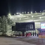 Cranberry C 13 Ski-in Ski-out Visit *